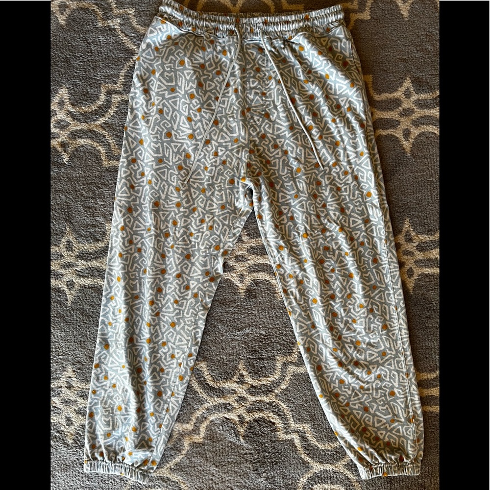 Urban Outfitters Joggers/sweatpants size large. Cool pattern. Cotton.
